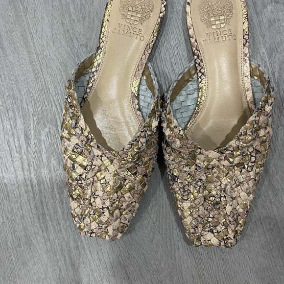 Vince Camuto Very Confortable Sandal’s Size 71/2 Used in great condition - Picture 2 of 3